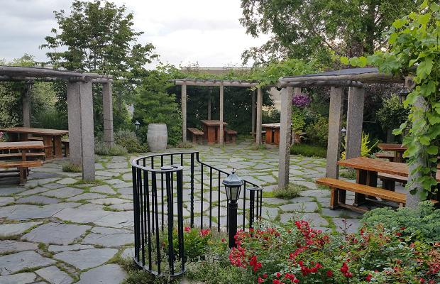 Courtyard of Le Caveau at Domaine de Grand Pré Vineyards