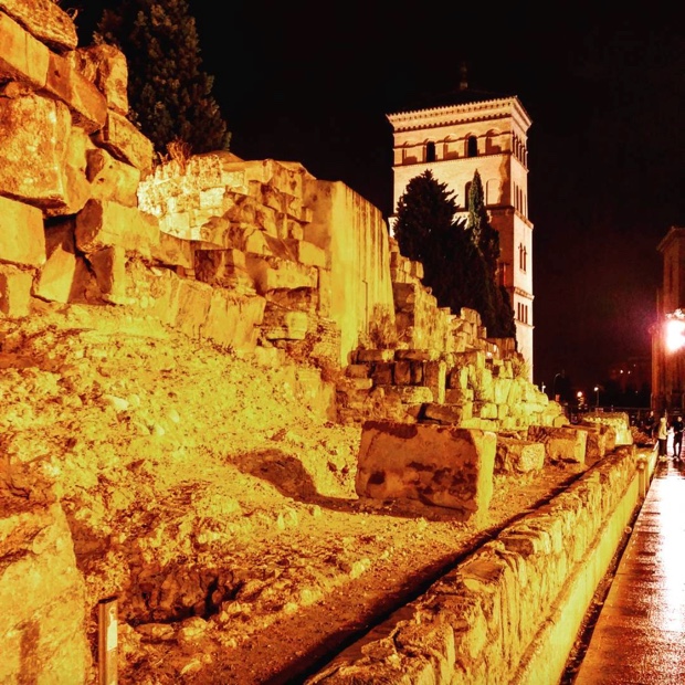 Where didn't the Romans build a wall? #citieswithruins #Zaragoza