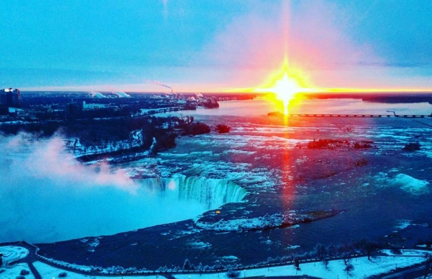"Sun come up it was blue and gold." #cuvee2016 #pictureinaframe #niagarafalls